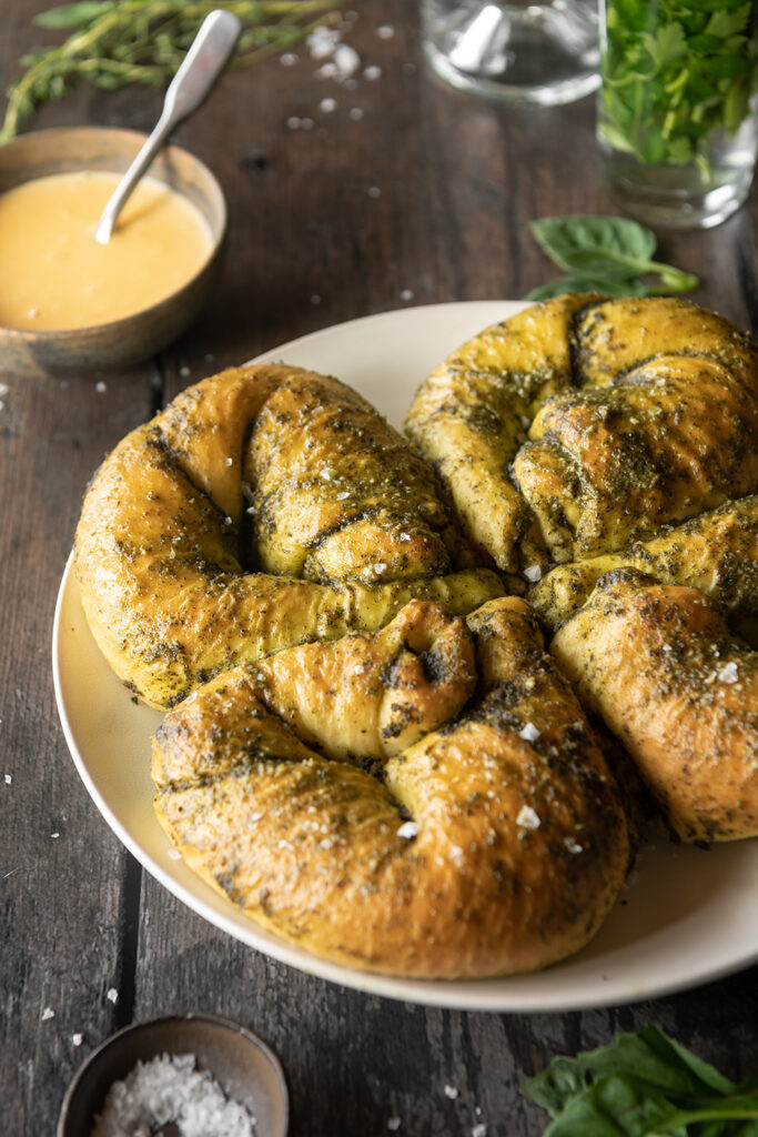 Pesto Clover Bread